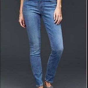 GAP true skinny jeans.